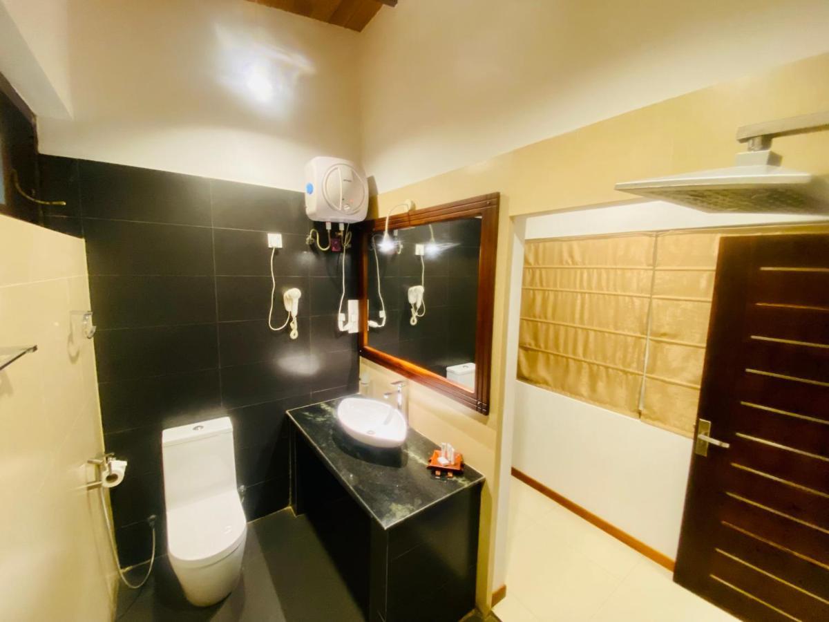 אודוואלאווה Saru Blue Sapphire Hotel מראה חיצוני תמונה