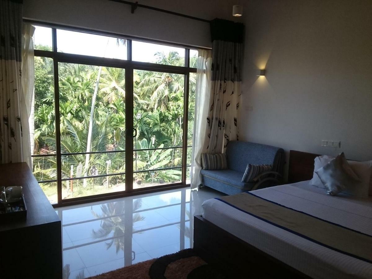 אודוואלאווה Saru Blue Sapphire Hotel מראה חיצוני תמונה